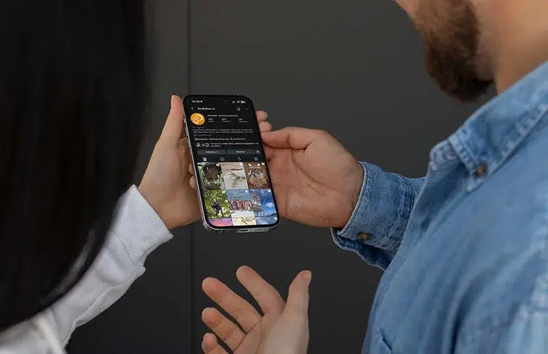 sharing phone looking at social media viewing pacific photography on instagram